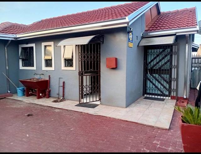 3 BEDROOM HOUSE FOR SALE IN VOSLOORUS